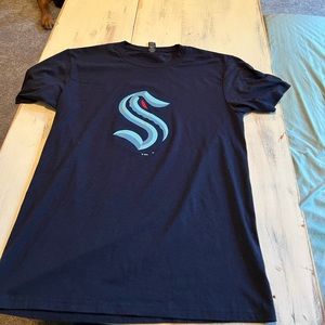 Seattle Kraken men’s tee shirt sized small